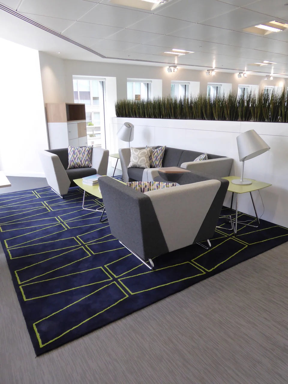 Informal meeting space for leaders of industry